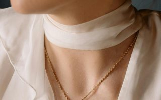 Jak dopasować biżuterię do żakietu? Poradnik