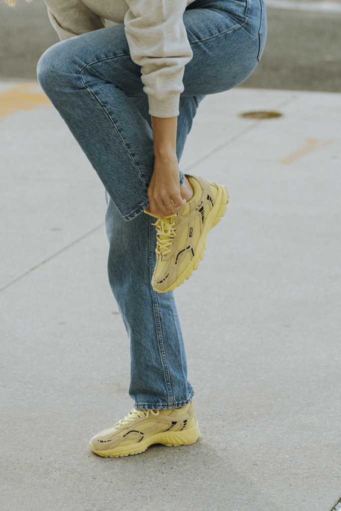 Jak stylizować basicowe, a jak nieoczywiste obuwie? Poradnik